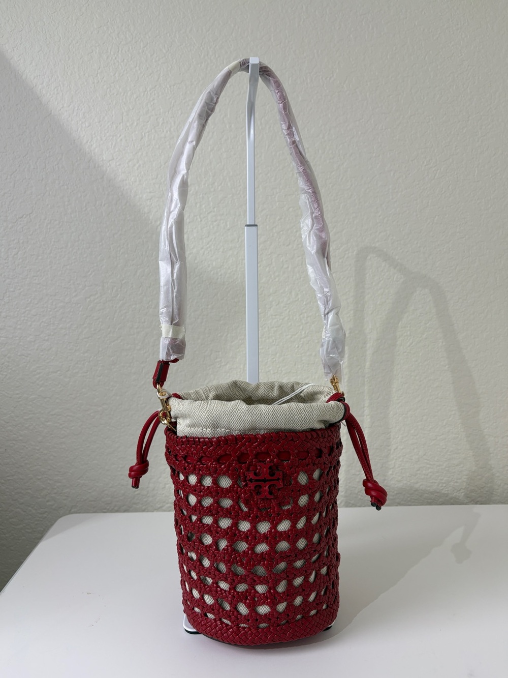 Tory Burch Red Woven Bucket Bag new - Picture 3 of 9